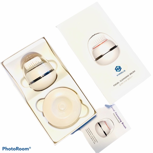 SALE!!! UltraSonic Facial Cleansing Brush, Electric, Rechargeable - Picture 4 of 9